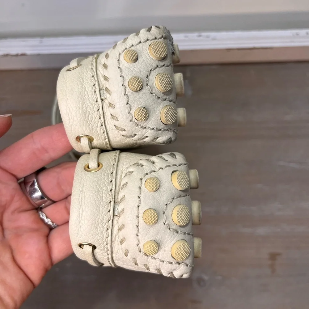 Auth Louis Vuitton Cream Monogram Embossed Leather Gloria Loafers Size 35 US 4.5